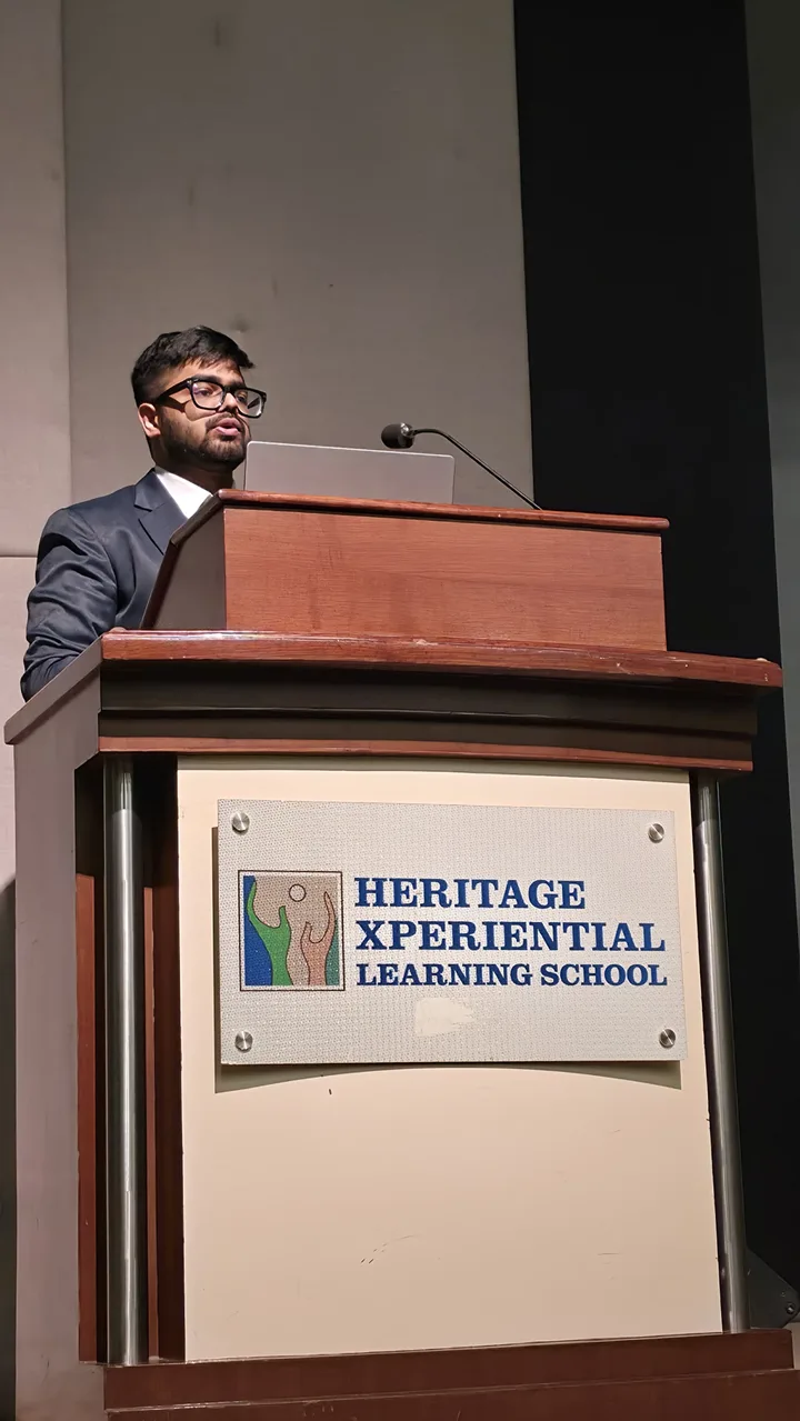 Dr Shaurya Garg delivering the neurodiversity keynote at Heritage Xperiential Learning School